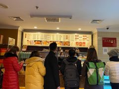 等位区-国际饭店·帆声西饼屋(黄河路店)