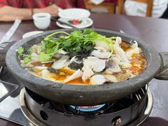 金牌石锅鱼-华仔土鸡店(三元里分店)