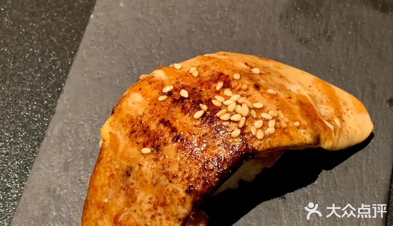 想了几天的脑花榴莲鹅肝寿司🍣昨晚上吃到了[调皮]