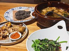 -头上红煨盐鸡·非遗院子餐厅