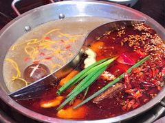 鸳鸯锅-四小区火锅·巷子里的重庆火锅(花照壁店)