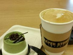 绿茶慕斯蛋糕、Flat&nbsp;White-PAPER STONE BAKERY(天汇广场店)