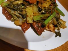自制酸菜炒牛肉-宏记广东客家菜(丰汇店)