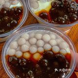 肉肠一口咬下去，还会爆汁！鸡翅鲜嫩多汁！满足