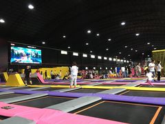 -嘿哟动霸CHUA·新潮玩运动娱乐中心·蹦床滑冰团建乐园