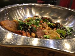 -愉肴麻辣香锅(中山路店)