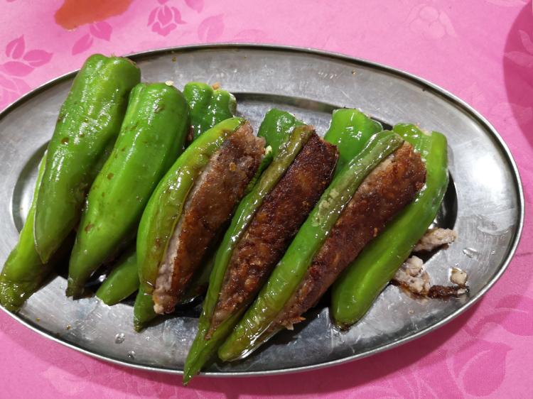 推荐:水饺鱼肠煎蛋丝瓜猪红汤让辣椒