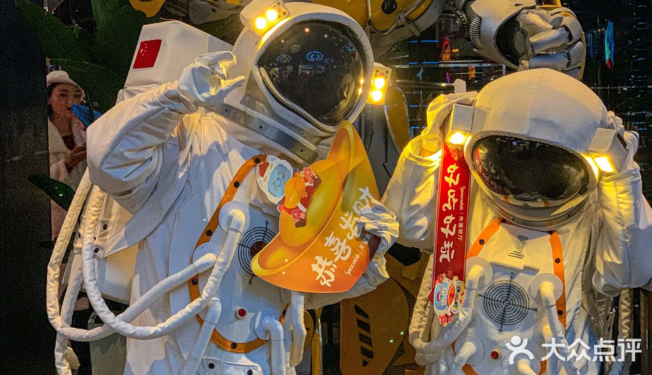 满满科技感｜打卡酷炫网红失重餐厅