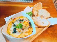 -Chom Cafe and Restaurant