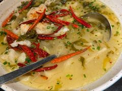 招牌酸菜鱼-老头儿油爆虾·知味杭州(爱琴海购物中心)