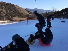-十三陵雪世界滑雪场