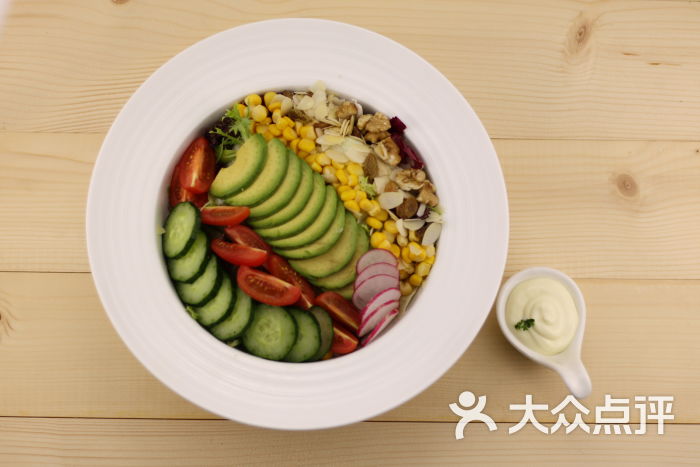 藜麦牛油果沙拉