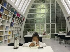 -钟书阁(松江泰晤士小镇店)