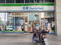 -全家便利店(宜山路站店)