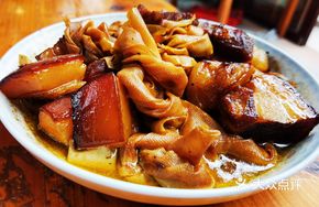 Braised Pork with Tofu Skin