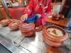 -老滇山寨•云南特色菜•地方菜•民族风情歌舞表演(金碧店)