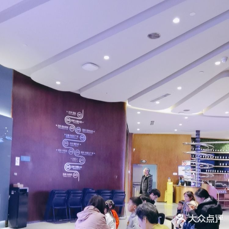 羊排淋上特制的酱料！鲜嫩爽口［色］真的