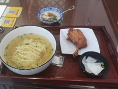 -百年老字号·观振兴蟹黄面·三虾面·苏式面(观前街富仁坊巷店)