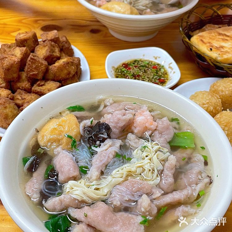 青岛•居民楼下的小店福建肉滑汤