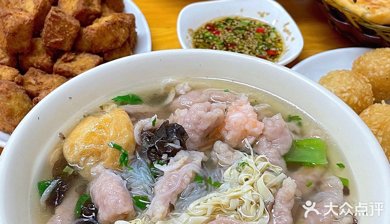 青岛•居民楼下的小店福建肉滑汤