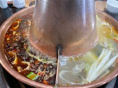 -果松木炭酸菜铜火锅·外婆参鸡汤