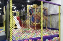 -蹦贝运动中心·蹦床·攀岩·闯关(龙岗店)