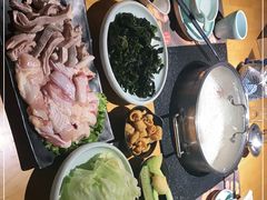 -洪氏嗨捞·广东猪肚鸡·椰子鸡火锅(西咸万象城店)