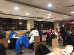 大堂-麦当劳(军博店)