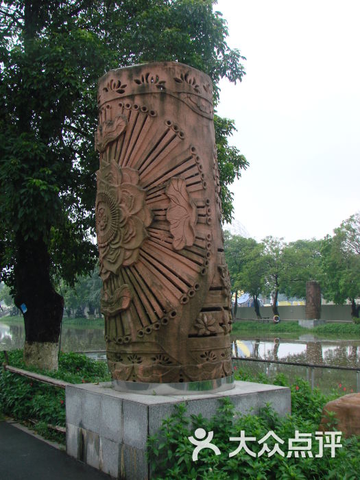 并蒂莲雕塑广场