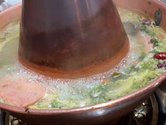 -果松木炭酸菜铜火锅·外婆参鸡汤