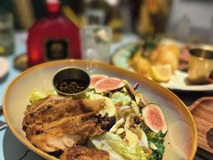 烤鸡肉鲜果主厨沙拉-秘密旅行Bonjour(黑金冠 江南西店)