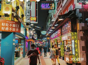 像是走进了港片里的场景！澳门这里夜景太惊艳