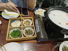 -牛牛和牛海鲜粥底火锅(长虹国际城店)