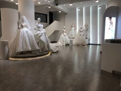 欧美大牌-禕·愫白婚纱商店
