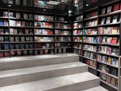 -钟书阁(群光广场店)