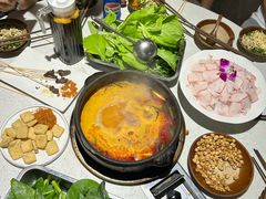 -贵府酸汤牛肉火锅·贵州老字号(飞山街店)