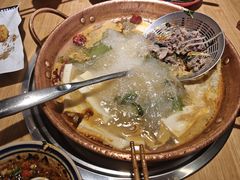 -洱火云南酸菜牛肉火锅(石景山当代商城店)