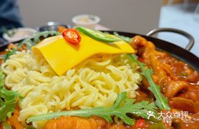 Spicy Chicken Feet Pot