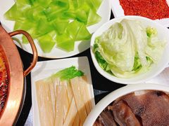 -山城鼎重庆老火锅(西安钟楼店)
