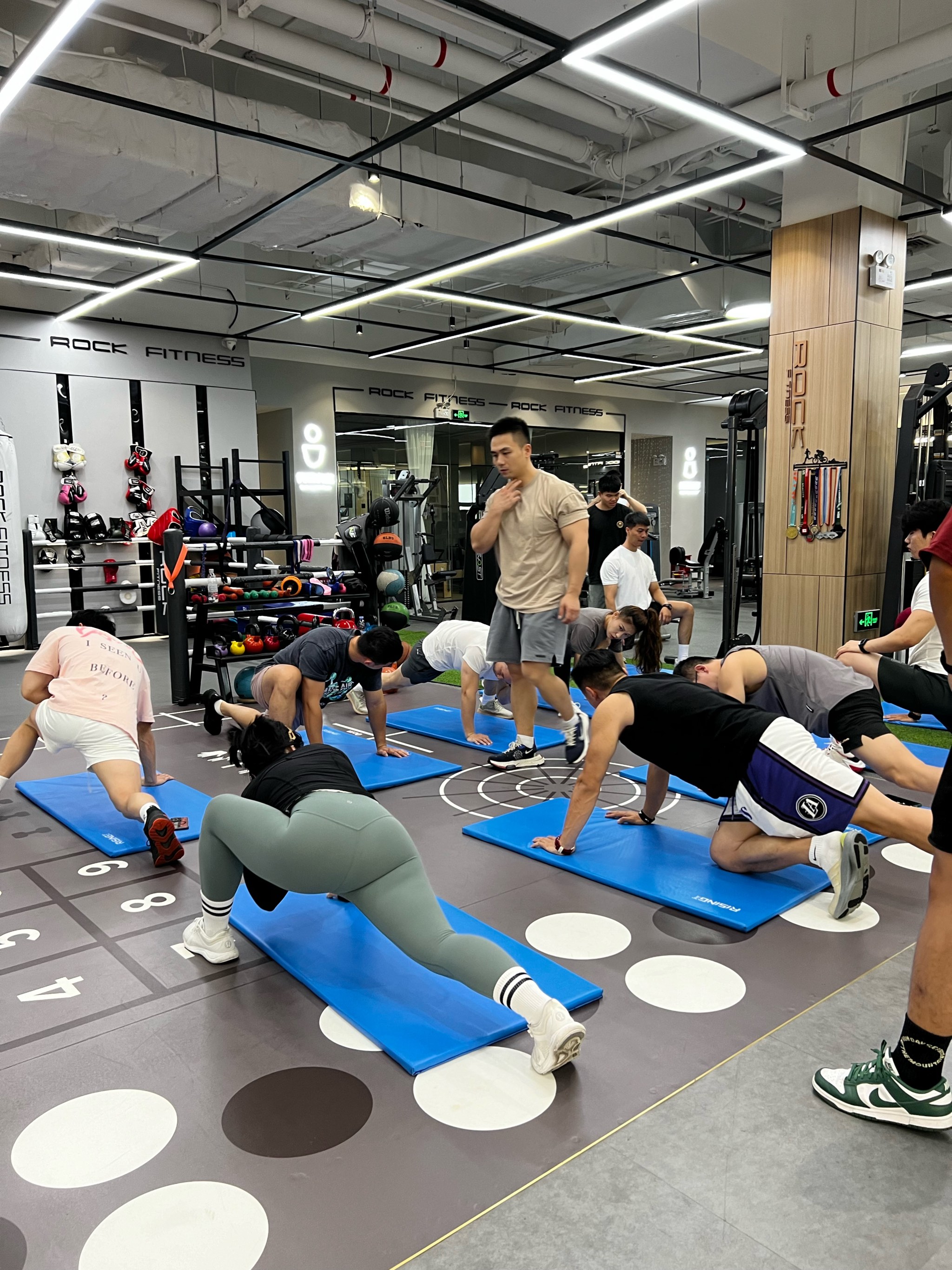 精确
练健美（健美锻炼的三种根本
方法）《健美训练法》