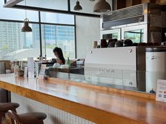 -ROAST coffee & eatery