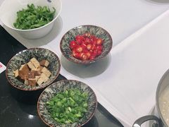 -红鼎豆捞·非遗鲍皇汤火锅(宝丰路店)