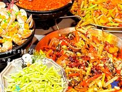 -何师烧烤·小龙虾·江湖川菜·精酿啤酒(成温店)