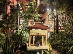 -Cuc Gach Quan Restaurant