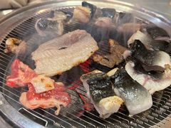 -围炉肉舍•炭烤活鳗•丹东海鲜烤肉(步行街店)