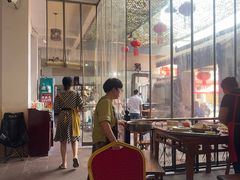 -茅屋大酒店