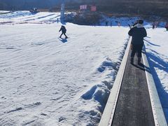 -济南卧虎山滑雪场
