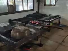 -黄记四更烤乳猪店