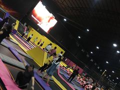 -嘿哟动霸CHUA·新潮玩运动娱乐中心·蹦床滑冰团建乐园