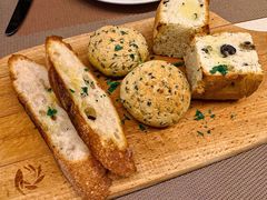炭烤带骨眼肉牛排面包篮-BONAZZA 意大利餐厅
